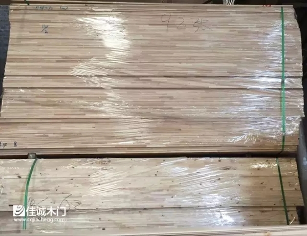 重慶佳誠木門：泰國橡膠木